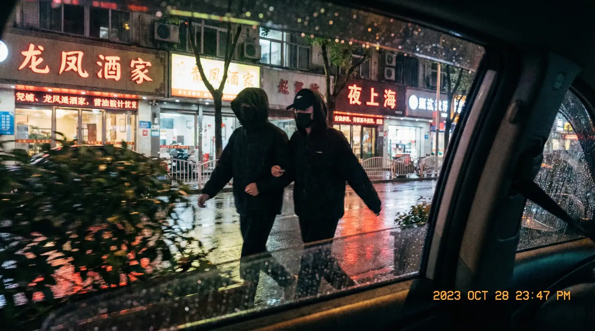 暗网禁区 - 51暗网相关内容合集 - 顶流明星深夜密会现场抓拍照片